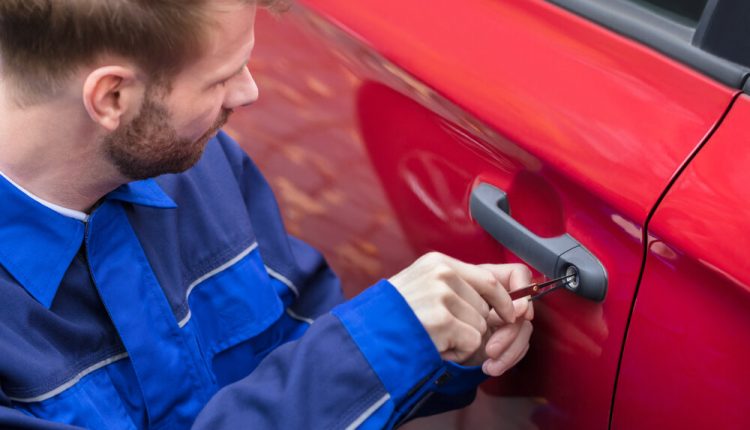 فتح سيارات مقفلة بالكويت